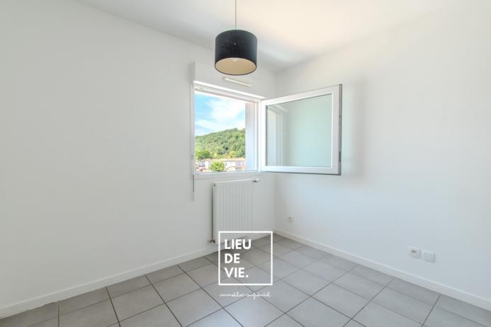 Appartement ancien - 81 m² - 4 pièces