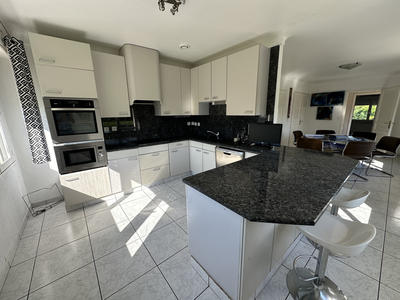 Maison - 280 m² - 10 pièces