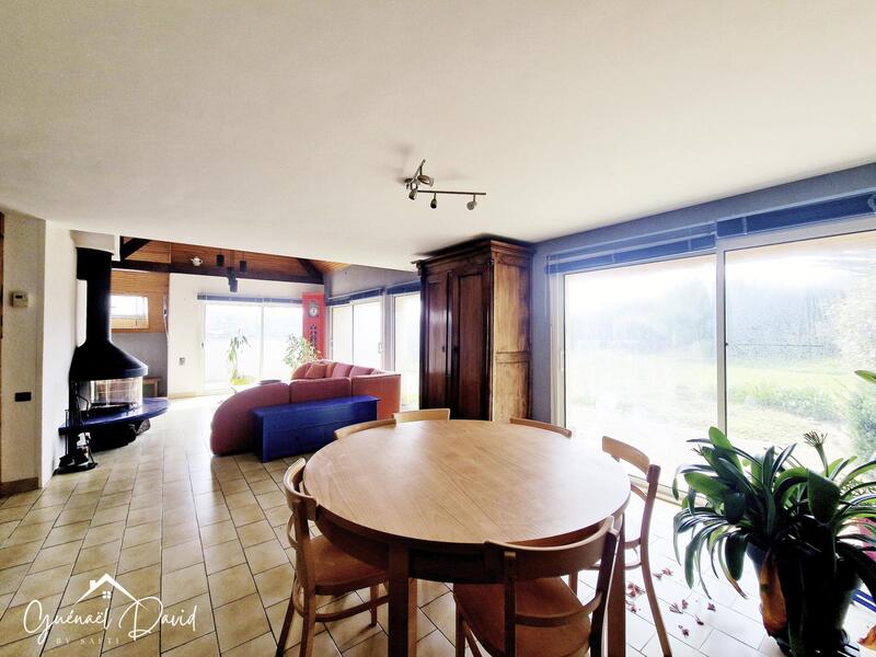 Maison - 168 m² - 9 pièces