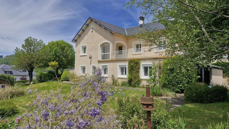 Maison - 215 m² - 6 pièces