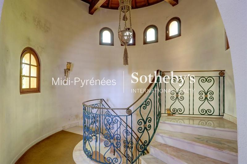 Maison - 242 m² - 6 pièces