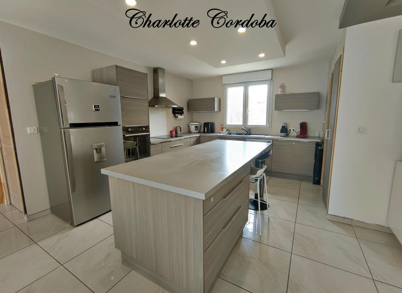 Maison - 253 m² - 9 pièces