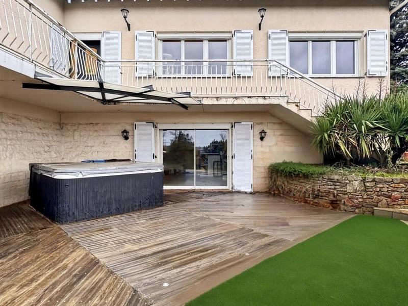 Demeure - 309 m² - 10 pièces