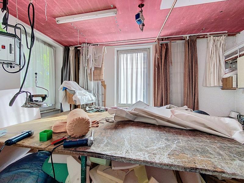 Local d'activités - 135 m² - 5 pièces