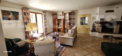 Propriété - 204 m² - 6 pièces