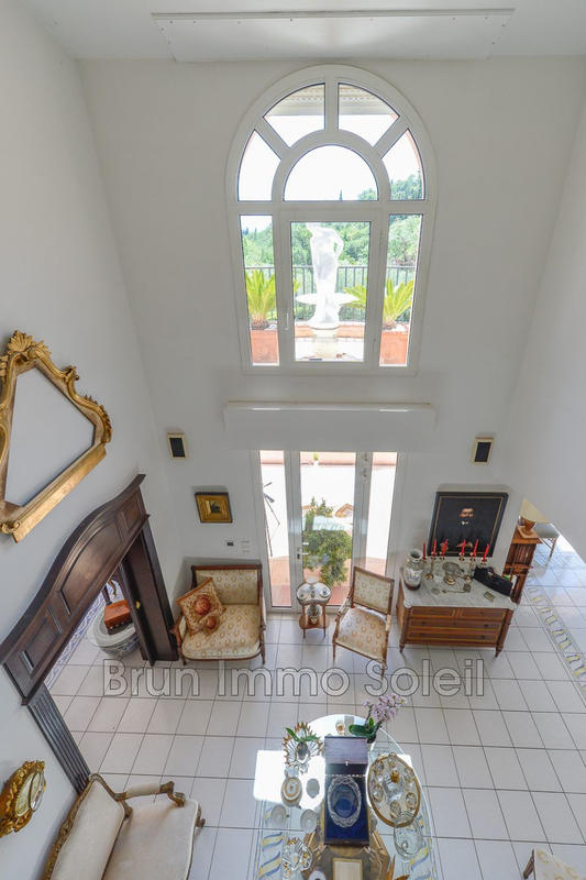 Maison - 305 m² - 7 pièces