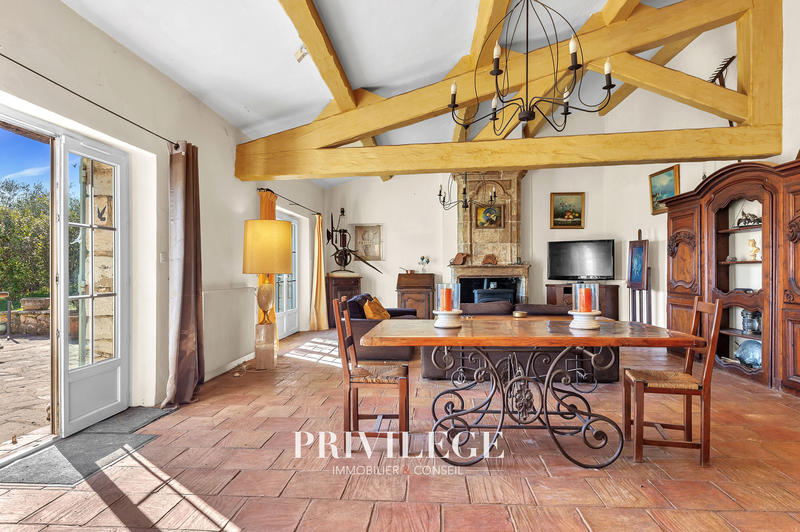 Propriété - 640 m² - 18 pièces