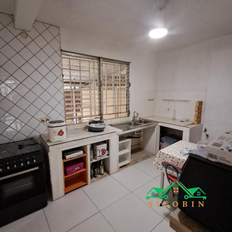 Maison - 225 m² - 9 pièces