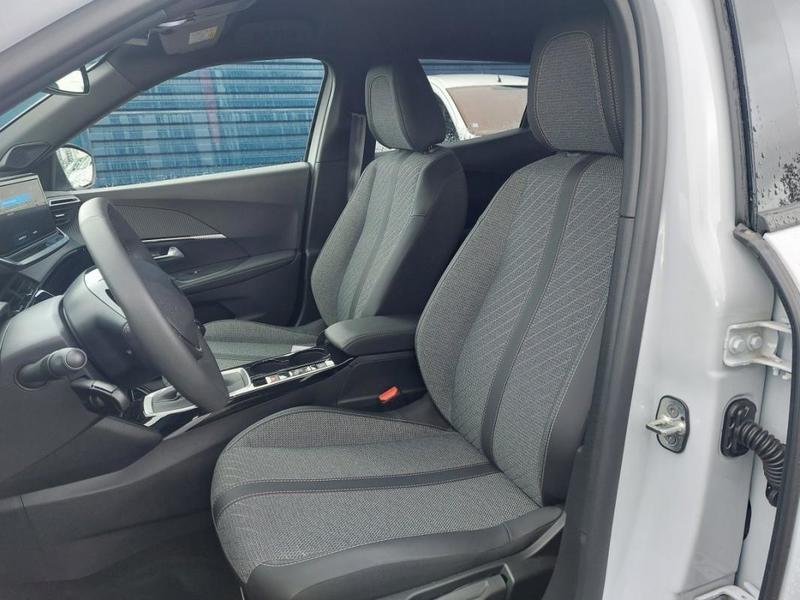 Peugeot 2008 II 100 ch Allure / Pack Navigation Access 8 728 Km