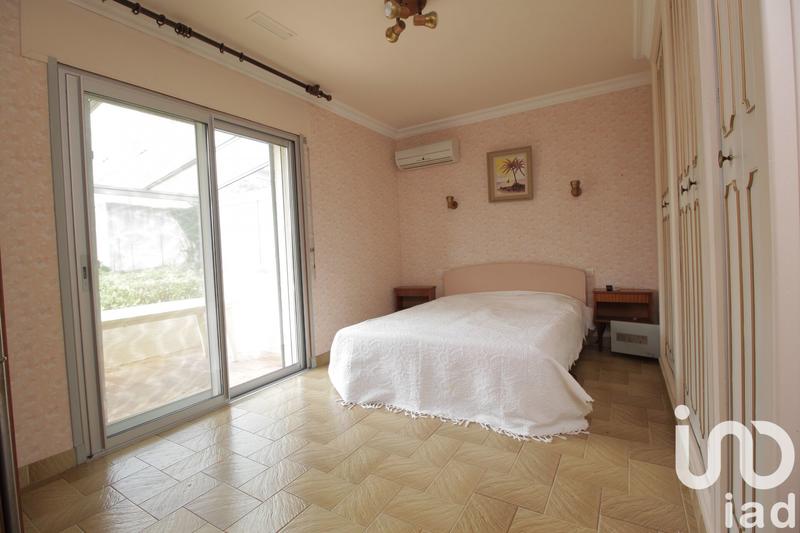 Maison - 241 m² - 10 pièces