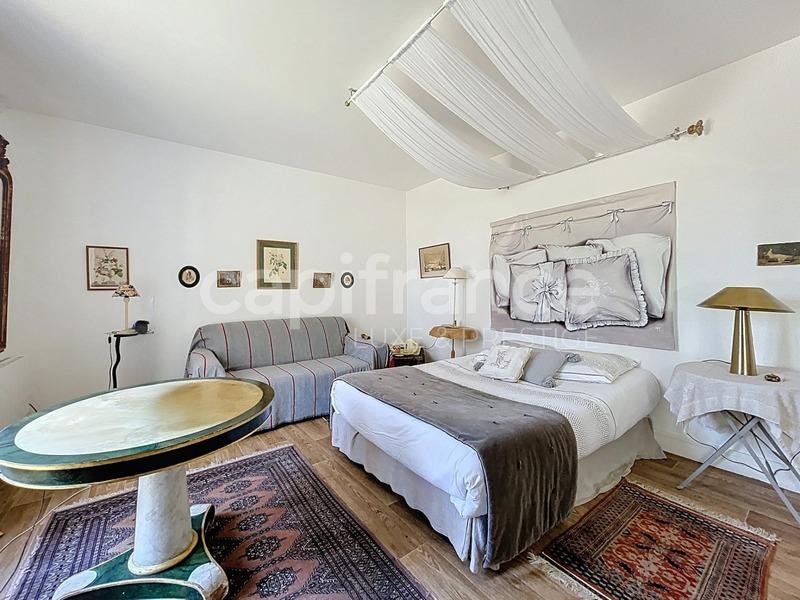 Propriété - 393 m² - 13 pièces