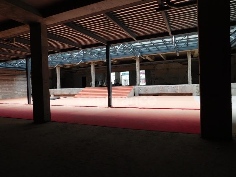 Local commercial - 2 001 m² - 1 pièce