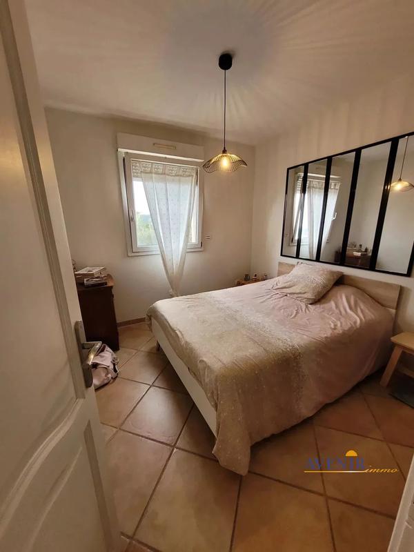 Magasins - 215 m² - 7 pièces