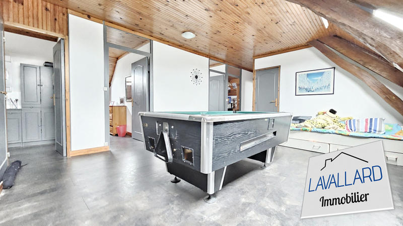 Maison - 250 m² - 13 pièces