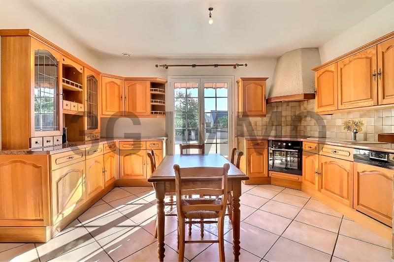 Maison - 280 m² - 8 pièces