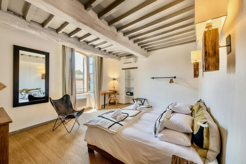 Maison - 450 m² - 12 pièces