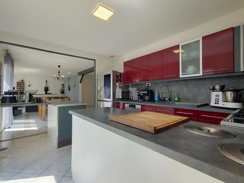 Maison - 216 m² - 10 pièces