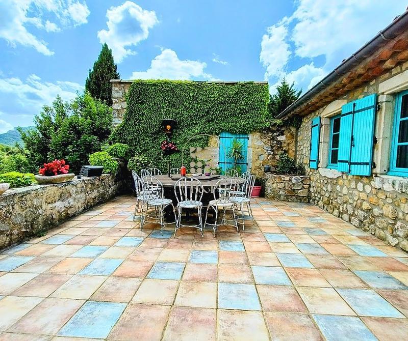 Mas - 250 m² - 11 pièces