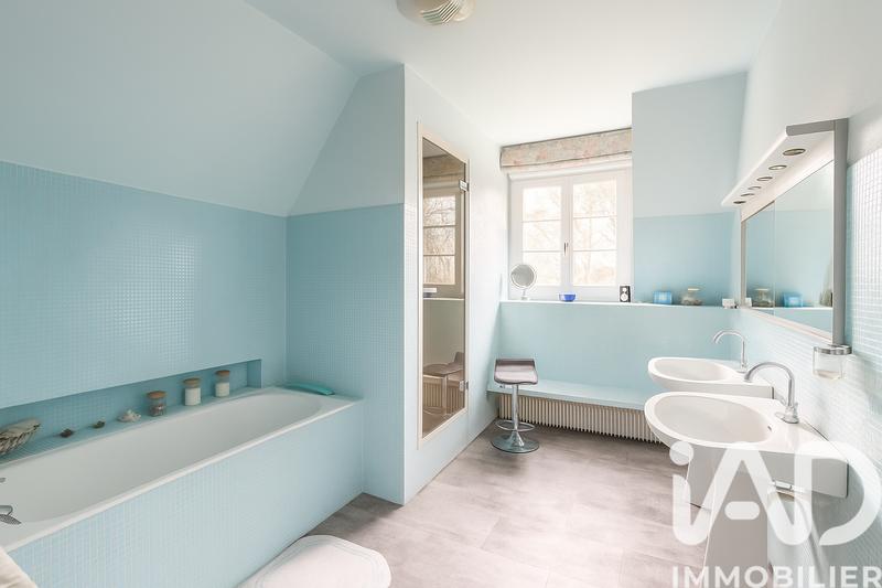 Maison - 468 m² - 12 pièces