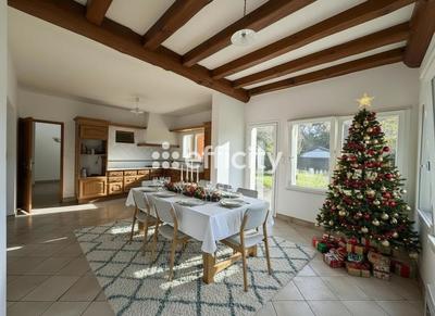 Maison - 180 m² - 8 pièces