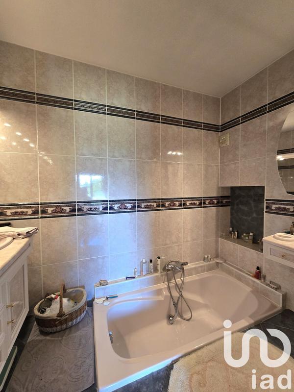 Maison - 200 m² - 8 pièces