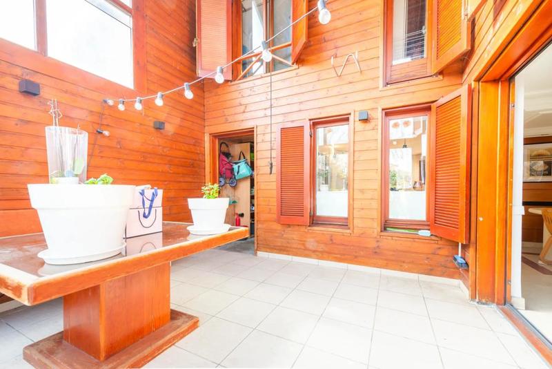 Maison de bois - 220 m² - 8 pièces