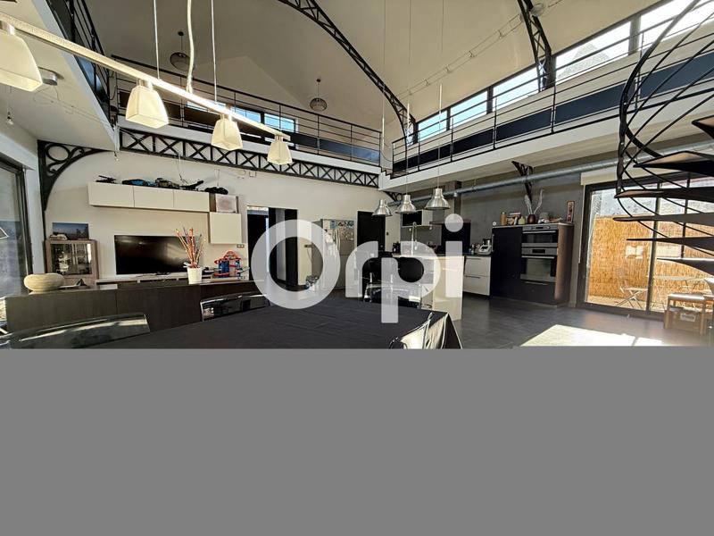 Maison - 215 m² - 6 pièces