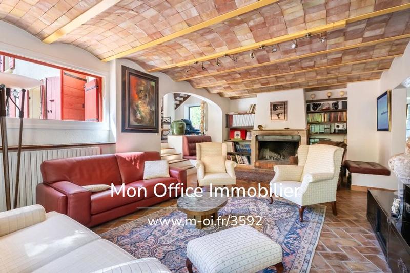 Propriété - 270 m² - 8 pièces