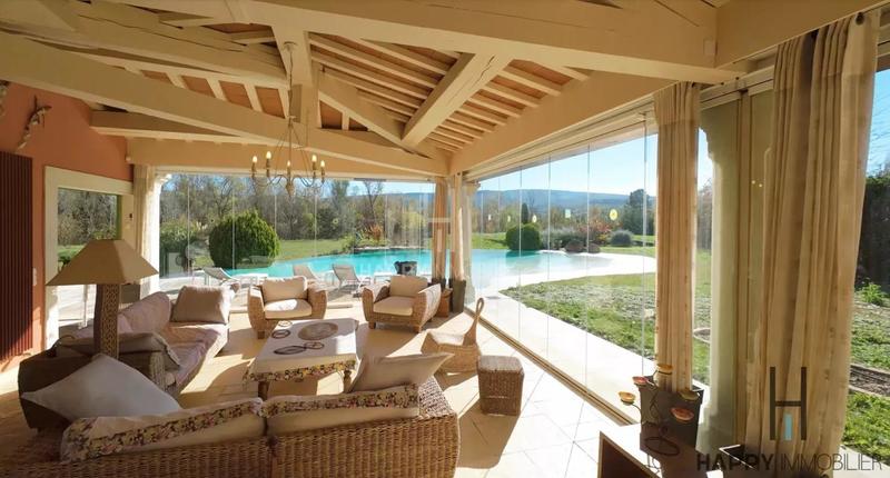 Propriété - 421 m² - 10 pièces