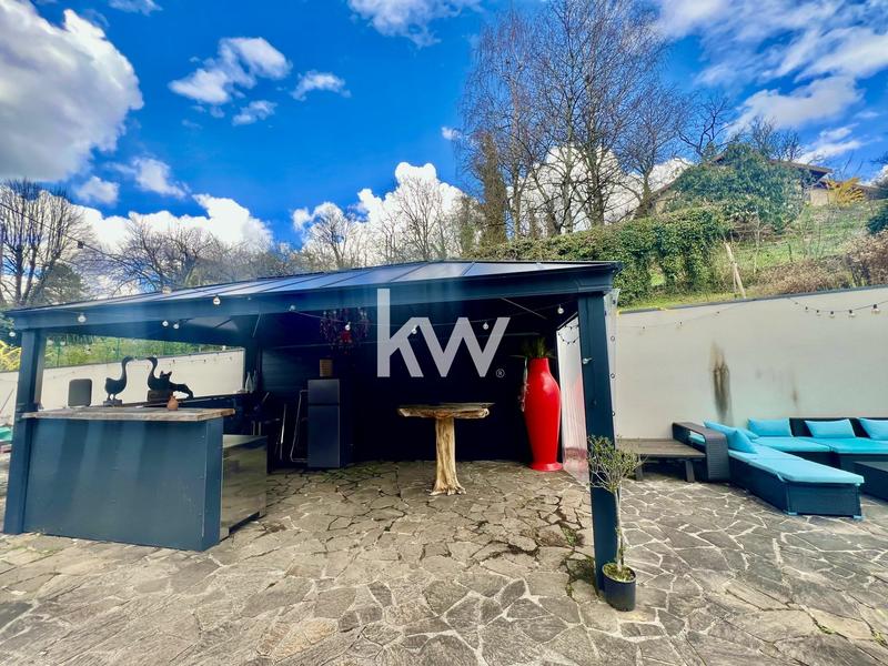 Maison - 218 m² - 7 pièces