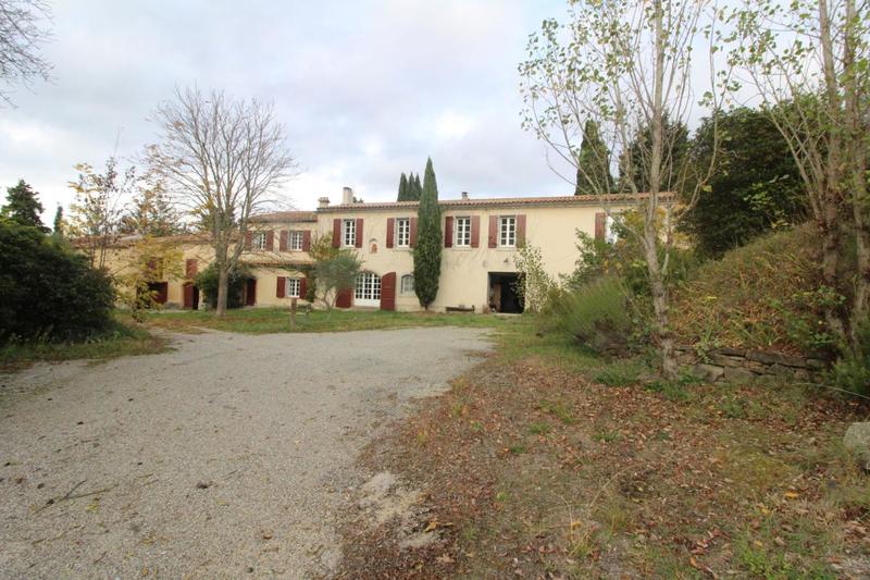 Propriété - 304 m² - 9 pièces