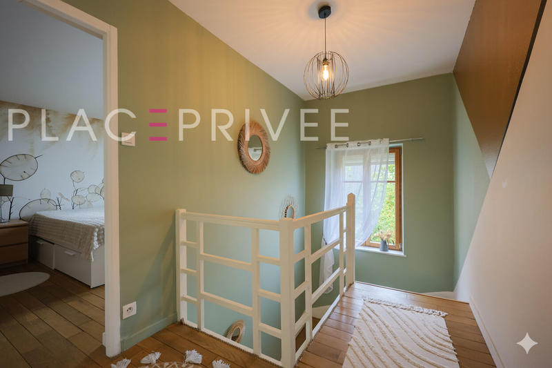 Maison - 218 m² - 8 pièces