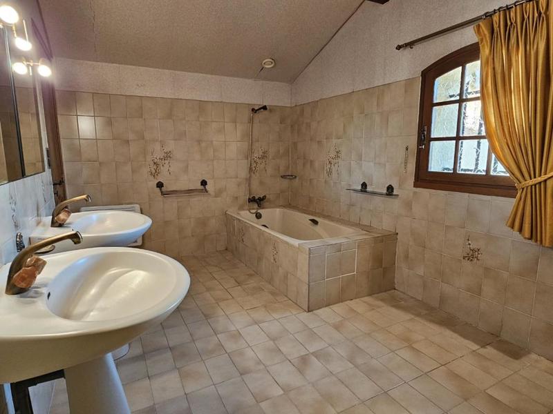 Villa - 250 m² - 6 pièces