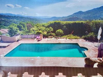 Maison - 225 m² - 12 pièces