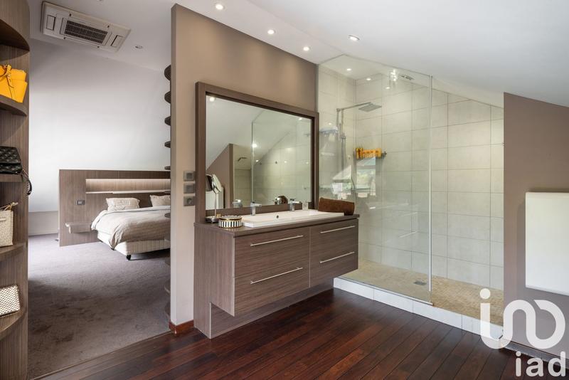 Maison - 249 m² - 6 pièces