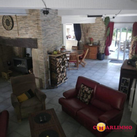 Maison traditionnelle - 205 m² - 7 pièces