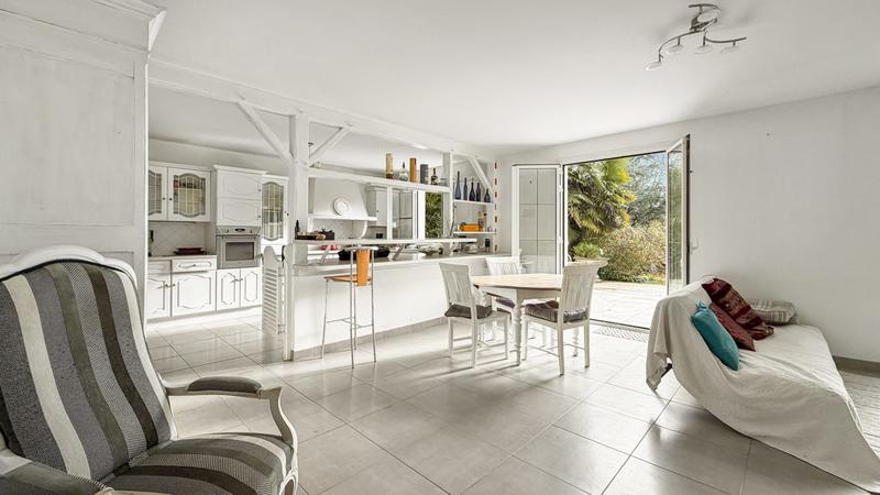 Maison - 202 m² - 7 pièces