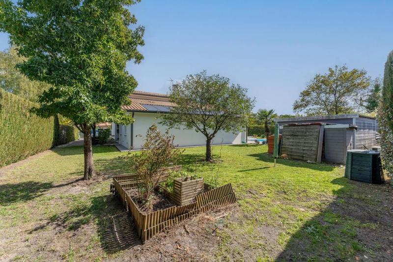 Propriété - 215 m² - 9 pièces