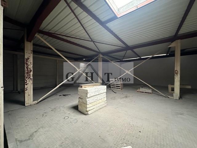 Entrepôt - 779 m²