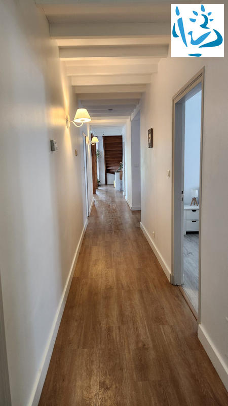 Maison - 280 m² - 8 pièces