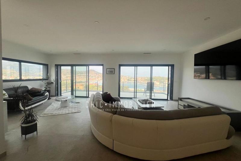 Propriété - 213 m² - 4 pièces