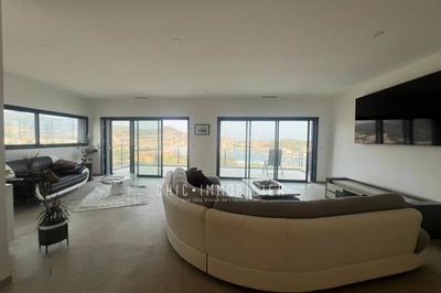 Propriété - 213 m² - 4 pièces