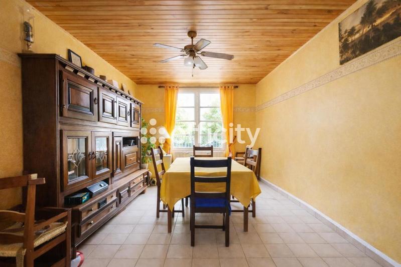 Pavillon - 150 m² - 7 pièces