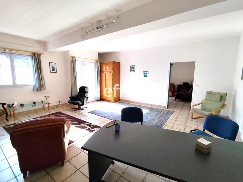 Pavillon - 250 m² - 7 pièces