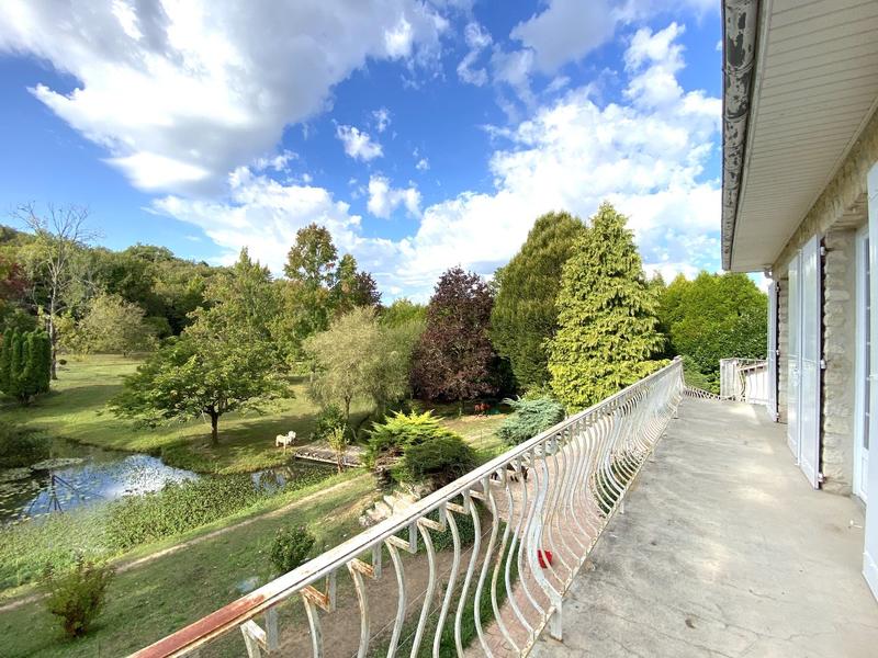 Maison - 230 m² - 7 pièces