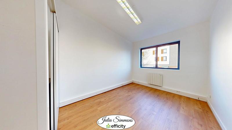 Bureau - 60 m² - 4 pièces