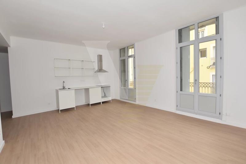 Appartement - 87 m² - 5 pièces