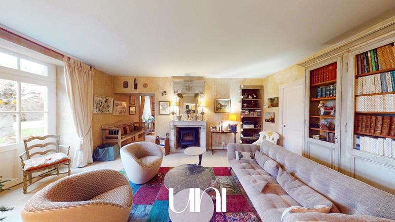 Propriété - 285 m² - 9 pièces