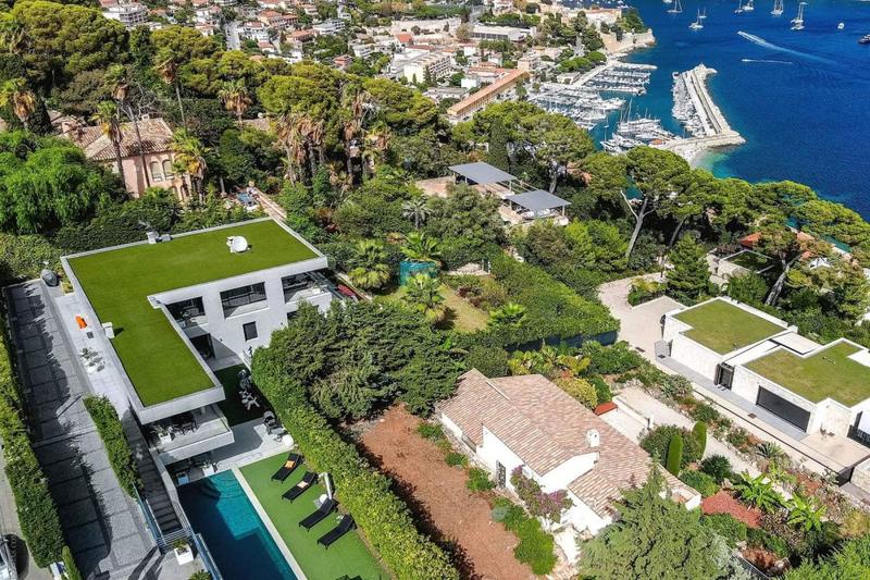 Villa - 300 m² - 6 pièces