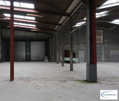 Entrepôt - 1 700 m²